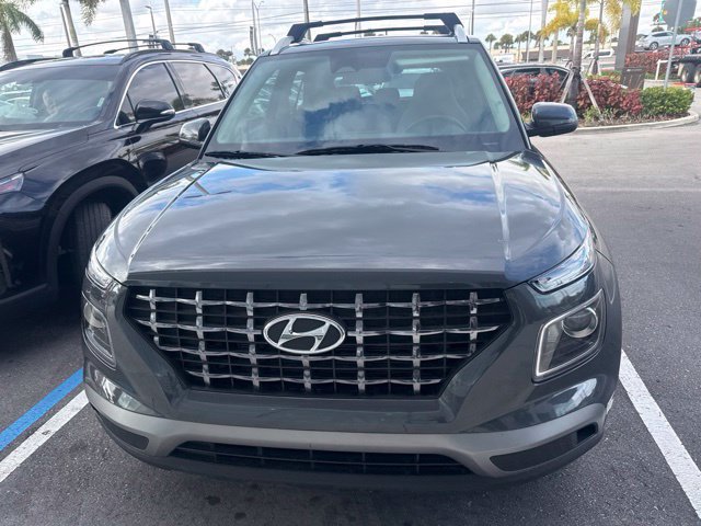 Used 2025 Hyundai Venue SEL FWD image 3