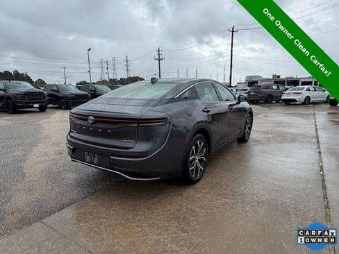 Used 2024 Toyota Crown image 2