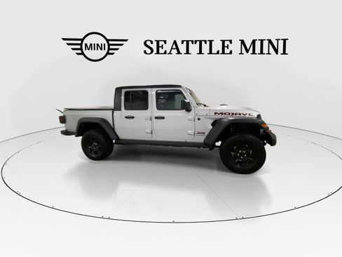 Used 2023 Jeep Gladiator Mojave w/ Cold Weather Group image 13
