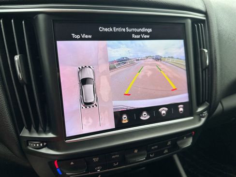 Used 2021 Maserati Levante AWD/4WD image 17