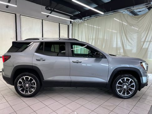 Used 2025 GMC Terrain Elevation w/ Elevation Premium Package AWD/4WD image 3