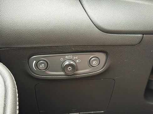 Used 2023 Buick Encore GX Select w/ Sport Touring Package FWD image 19