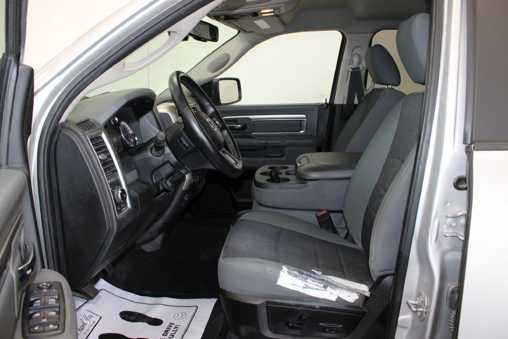 Used 2019 RAM 1500 Big Horn AWD/4WD image 2