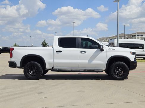 New 2026 Chevrolet Silverado 1500 ZR2 w/ Dark Appearance Package AWD/4WD image 7