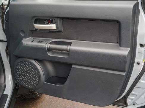 Used 2014 Toyota FJ Cruiser 4WD w/ Convenience Package image 21