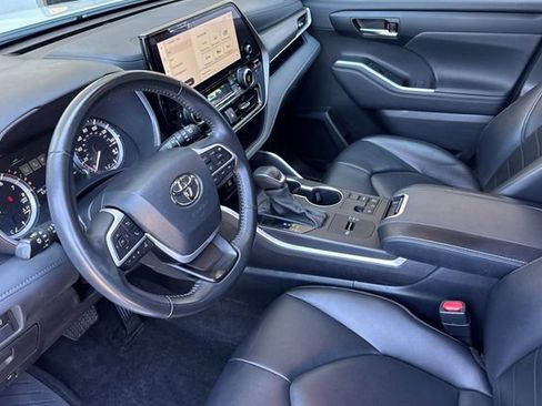 Used 2023 Toyota Highlander XLE FWD image 10