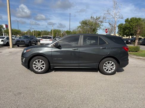 Used 2020 Chevrolet Equinox LS image 2