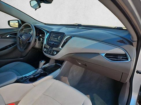 Used 2018 Chevrolet Malibu LT FWD image 21