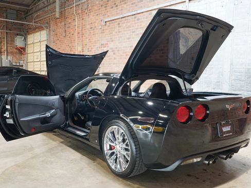 Used 2008 Chevrolet Corvette Coupe w/ Z51 Performance Package RWD image 29