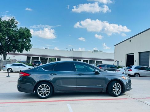 Used 2017 Ford Fusion SE FWD image 11