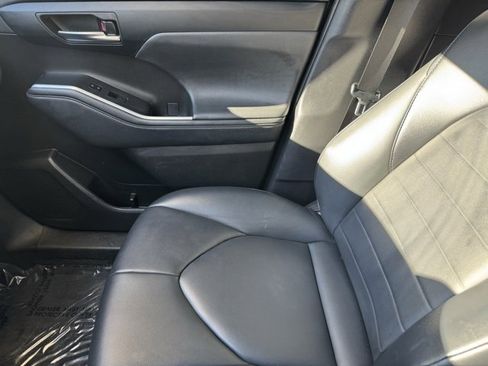 Certified 2022 Toyota Highlander XLE image 29