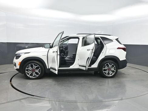 Used 2021 Kia Seltos SX w/ SX Sunroof Package image 42