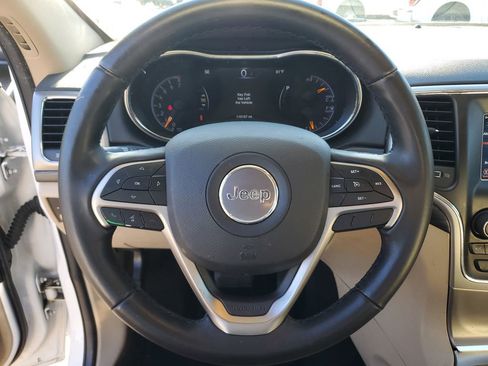 Used 2019 Jeep Grand Cherokee Laredo image 16