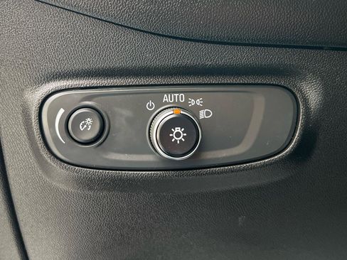 Used 2019 Chevrolet Equinox LT image 18