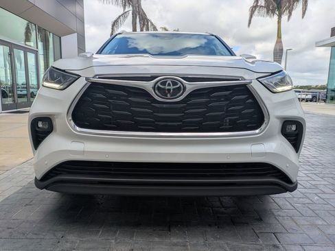 Used 2023 Toyota Highlander Limited AWD/4WD image 10