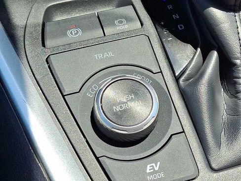 Used 2025 Toyota RAV4 LE AWD/4WD image 23