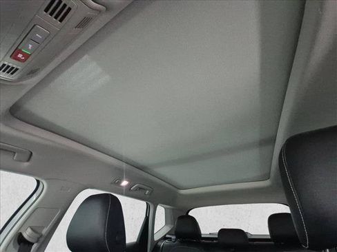 Used 2023 Volkswagen Taos SE w/ Panoramic Sunroof Package FWD image 16