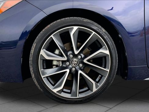 Used 2021 Toyota Corolla SE w/ SE Premium Package FWD image 11
