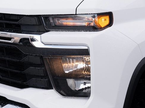 Used 2024 Chevrolet Silverado 3500 LT image 17