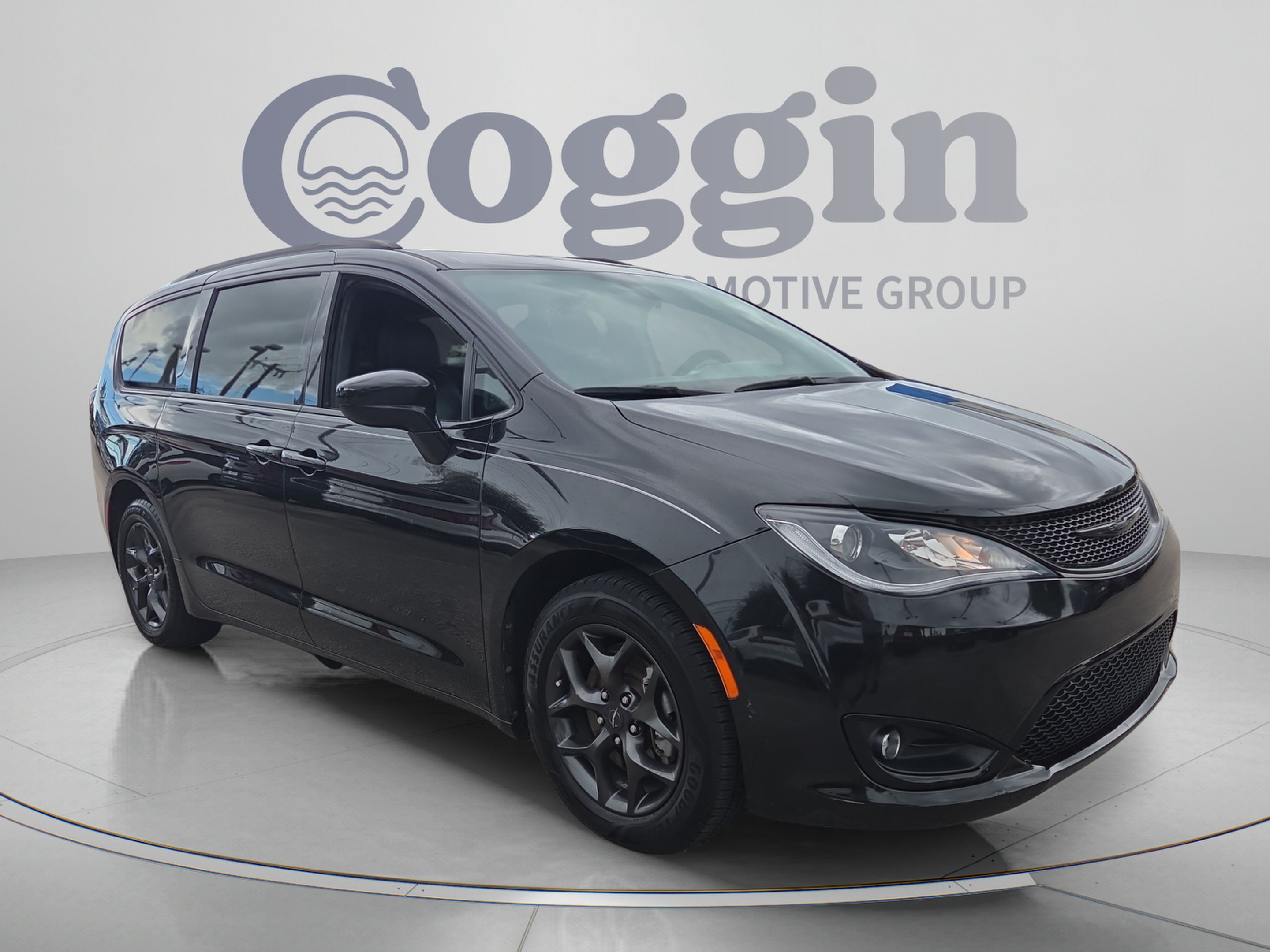 Used 2019 Chrysler Pacifica Touring-L Plus w/ S Appearance Package FWD image 7
