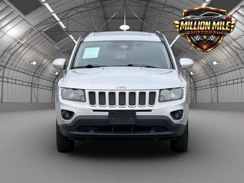 Used 2014 Jeep Compass Latitude w/ Sun/Sound Group FWD image 5