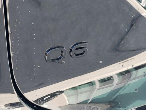 New 2025 Audi Q6 e-tron Premium image 11