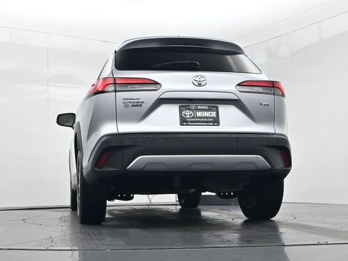 Used 2025 Toyota Corolla Cross XLE FWD image 43