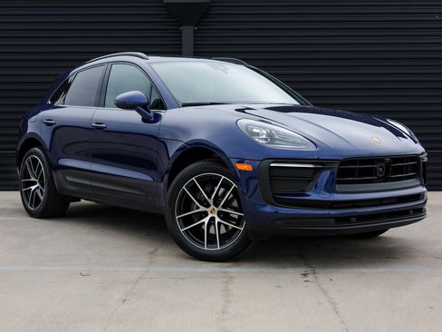 Certified 2023 Porsche Macan image 9