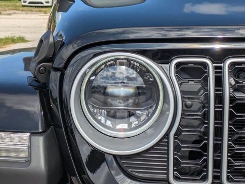 New 2026 Jeep Wrangler Unlimited Sahara AWD/4WD image 9