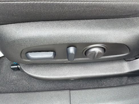 Used 2025 Chevrolet Blazer LT FWD image 16