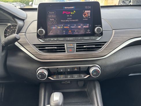 Used 2025 Nissan Altima 2.5 SV FWD image 17