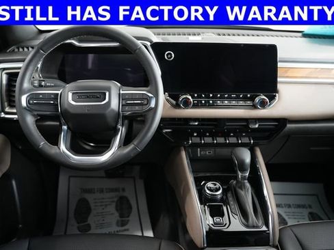 Used 2023 GMC Canyon Denali image 2