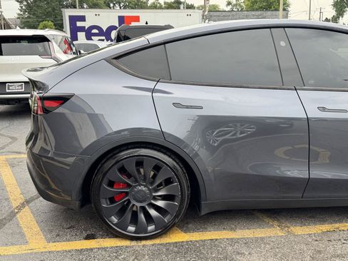 Used 2023 Tesla Model Y Performance AWD/4WD image 10