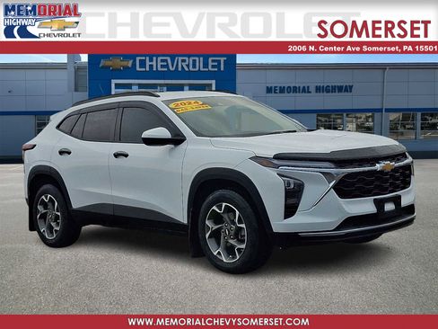 Certified 2024 Chevrolet Trax LT w/ Driver Confidence Package image 1