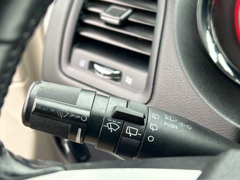 Used 2014 Dodge Grand Caravan SXT w/ UConnect Hands-Free Group image 27