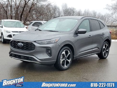 Used 2024 Ford Escape ST-Line Elite w/ Premium Technology Package image 2