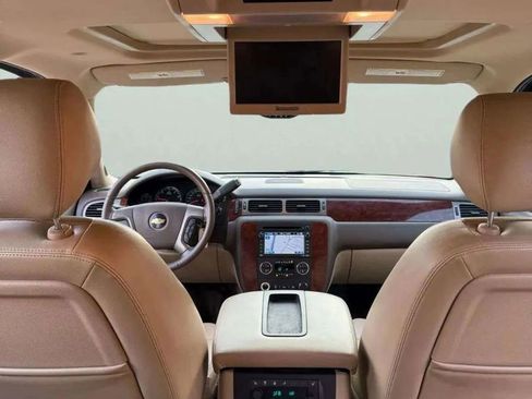 Used 2011 Chevrolet Suburban LTZ image 22