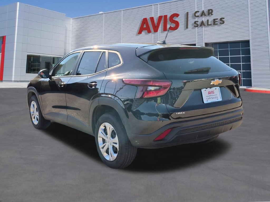 Used 2025 Chevrolet Trax LS FWD image 9