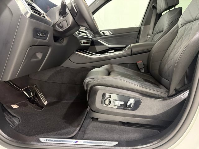 Used 2025 BMW X5 xDrive40i w/ M Sport Package AWD/4WD image 14