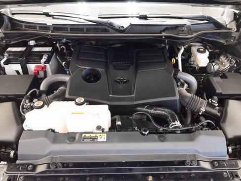 Used 2025 Toyota Tundra SR5 w/ SR5 Convenience Package AWD/4WD image 3