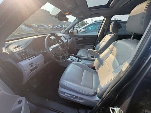 Used 2019 Honda Pilot Touring image 8