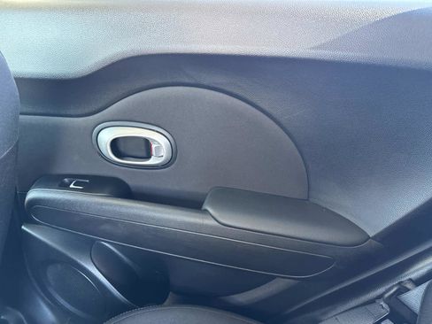Used 2018 Kia Soul + image 14