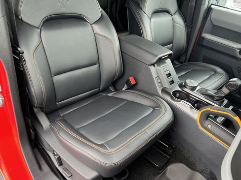 Used 2023 Ford Bronco Badlands image 25