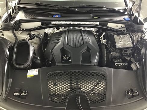 Certified 2023 Porsche Macan Turbo AWD/4WD image 19