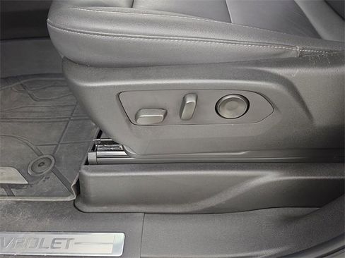 Used 2024 Chevrolet Suburban Z71 w/ Luxury Package image 19