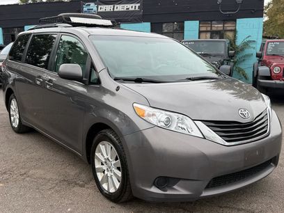 Used 2013 Toyota Sienna LE w/ Towing Pkg