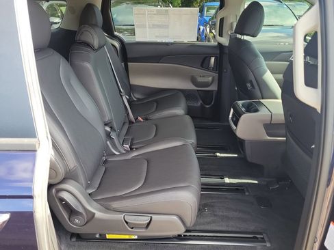 New 2026 Kia Carnival EX FWD image 12