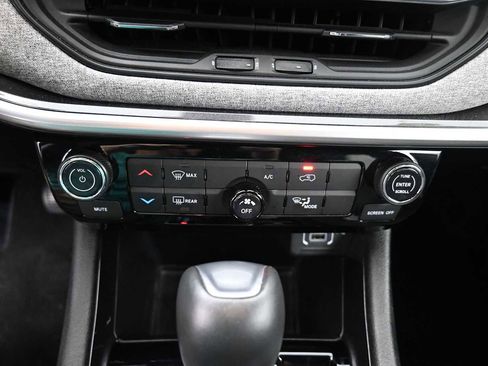 Used 2023 Jeep Compass Latitude AWD/4WD image 8