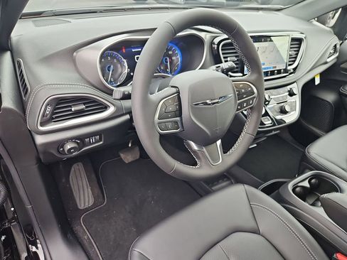 New 2026 Chrysler Pacifica Select image 13