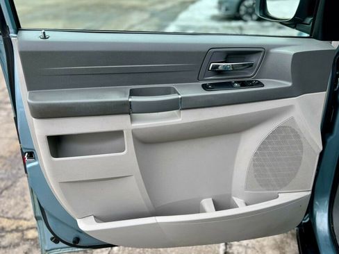 Used 2008 Chrysler Town & Country LX image 10